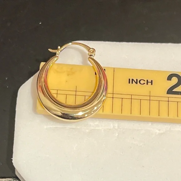 Elegant 14k Gold Plated Hoop Earrings - Picture 3 of 4